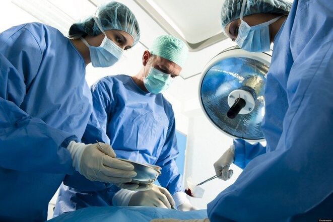 Ang proseso ng pagsasagawa ng operasyon sa isang may sakit na kasukasuan