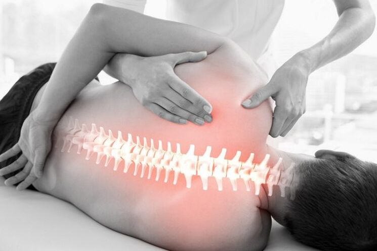 Manual therapy session para sa osteochondrosis ng thoracic spine